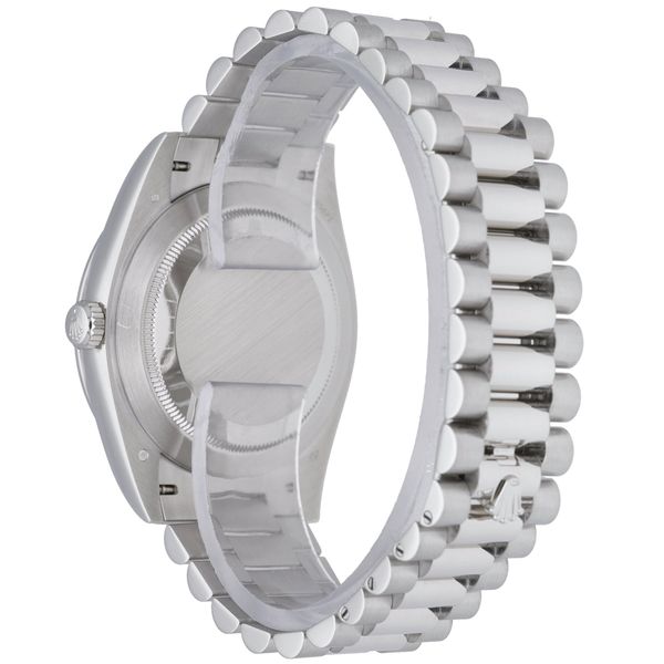 Rolex Day-Date 40 228396 TBR